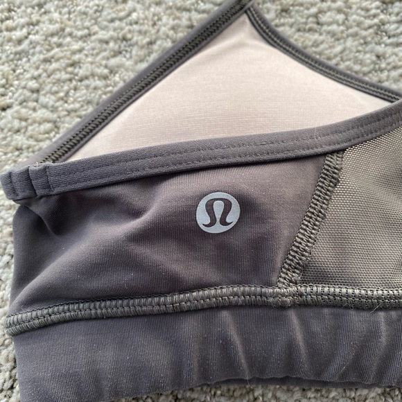 Lululemon Flow Y bra size 4 - Picture 3 of 3